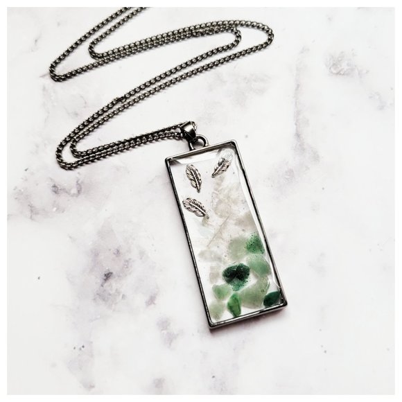 Jade and Fluorite Necklace Healing Crystals and Feathers Geometric Resin Pendant - Picture 10 of 11